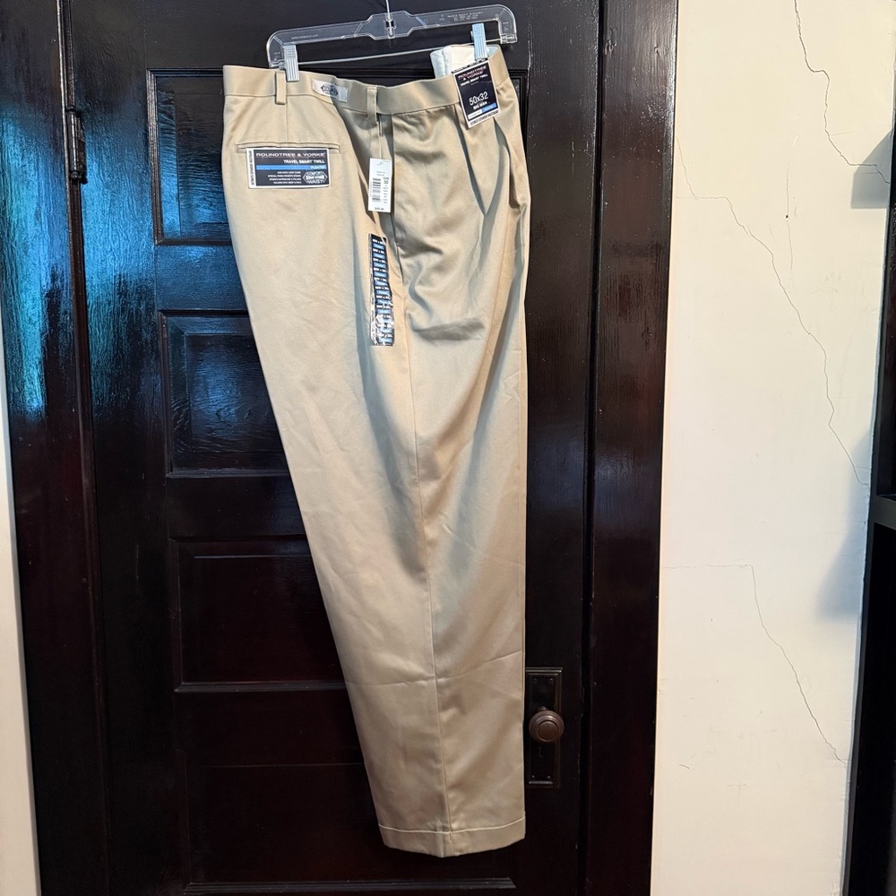 Men’s TravelSmart CoreComfort Big&Tall Non-Iron Pleated Classic Fit Chino 50x32